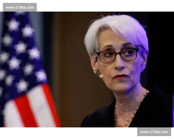 拉多克vs刘易斯巅峰对决重塑重量级格局前瞻分析胜负悬念与战术博弈